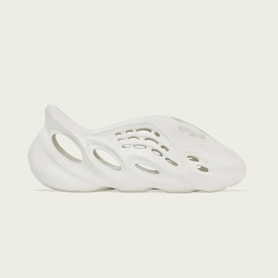 YEEZY Foam Runner Crocs & Clogs - GREY