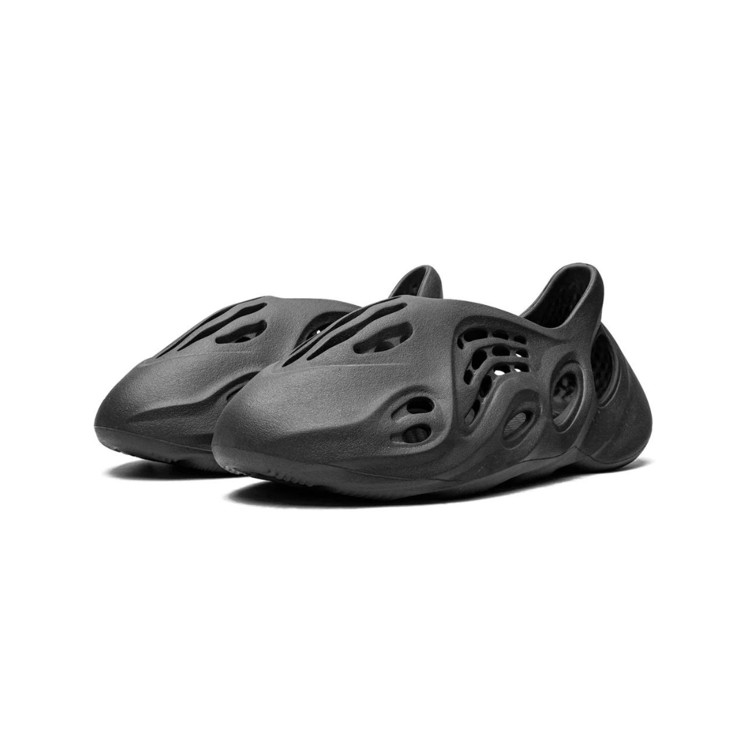 YEEZY Foam Runner Crocs & Clogs - GREY