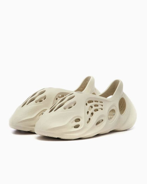 YEEZY Foam Runner Crocs & Clogs - GREY