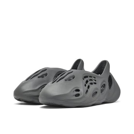 YEEZY Foam Runner Crocs & Clogs - GREY